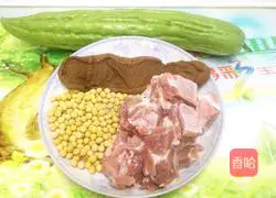 Soybean and Bitter Melon Spare Ribs Soup Illustration 1