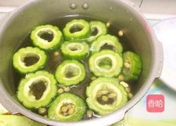 黄豆苦瓜排骨汤的做法图解6