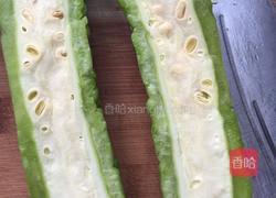 枸杞苦瓜炒蛋的做法图解2