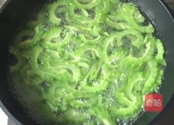 枸杞苦瓜炒蛋的做法图解7