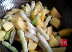 土豆烧豆角的做法图解6