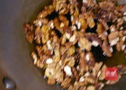 琥珀桃仁的做法图解2