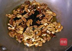 琥珀桃仁的做法图解3