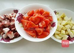 西紅柿土豆燉牛肉的做法圖解1