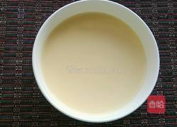 牛奶蒸蛋的做法图解3