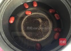 红枣小米粥的做法图解1