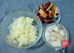 雪梨银耳红枣汤的做法图解3