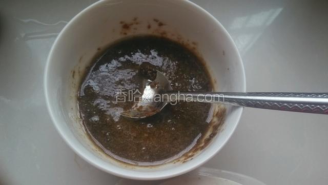 现成的玫瑰酱加少许蜂蜜调制粘稠