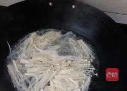 金针菇黄瓜炒鸡蛋的做法图解2