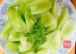 莴笋烧鸡的做法图解2