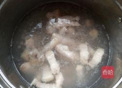 白菜猪肉炖粉条的做法图解2