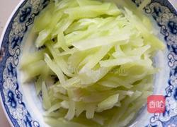 凉拌莴苣丝的做法图解3
