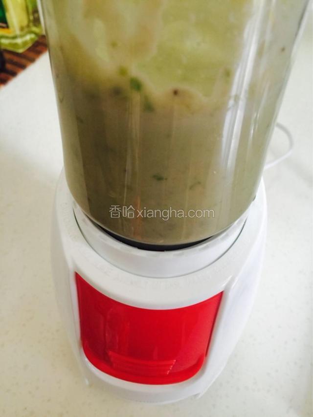 用搅拌机打匀。