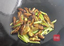 干煸蚕蛹　的做法图解6