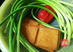 蒜苔的做法图解1