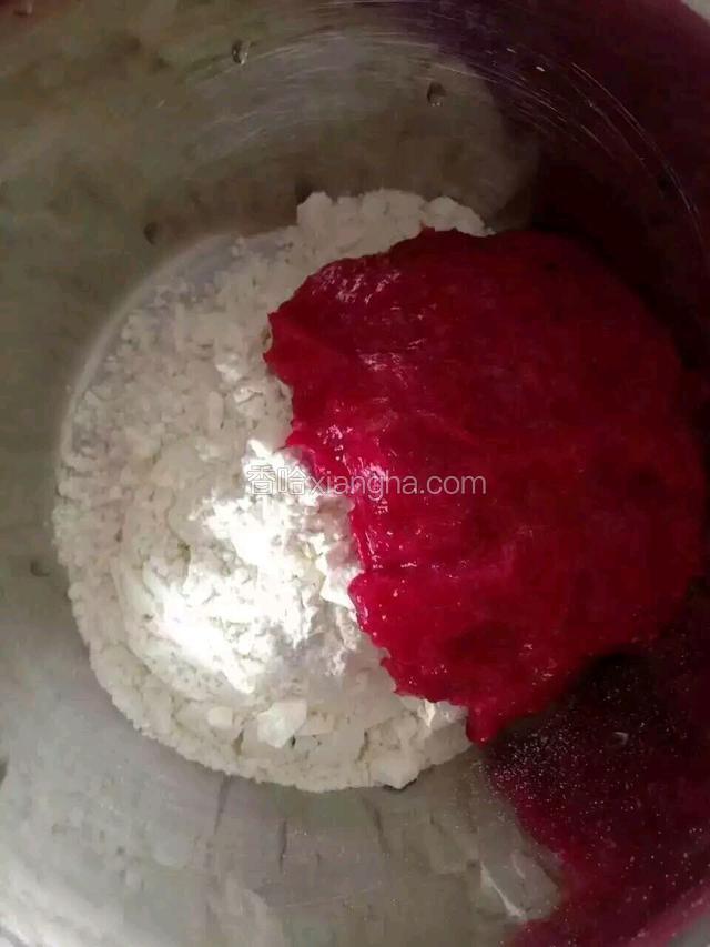 搅好的糊跟面粉和在一起