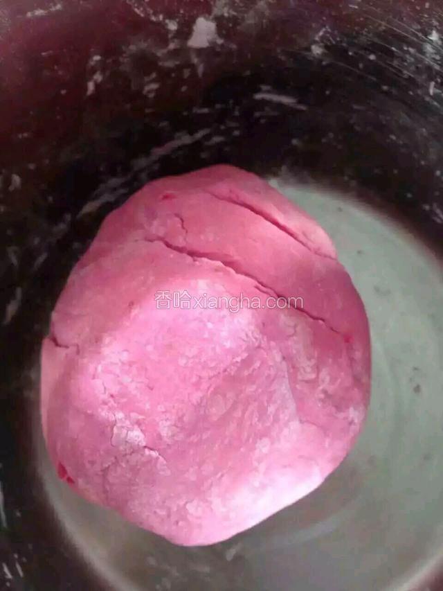 揉成面团醒十分钟