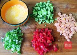 火腿肠鸡蛋炒饭的做法图解2