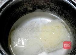 鸡蛋炒米线的做法图解2