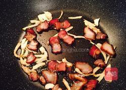 芥兰炒湘西腊肉的做法图解7