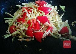 香肠炒面条的做法图解4