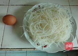 鸡蛋生菜炒米粉的做法图解1
