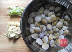 清炒花蛤的做法图解1