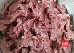 青椒爆炒牛肉的做法图解1