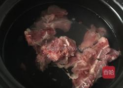 排骨炖玉米的做法图解1