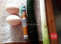 黄瓜炒火腿鸡蛋的做法图解1