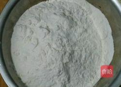 槐花菜饼子的做法图解1