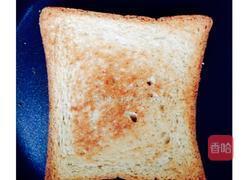 鸡蛋火腿肉松三明治的做法图解2