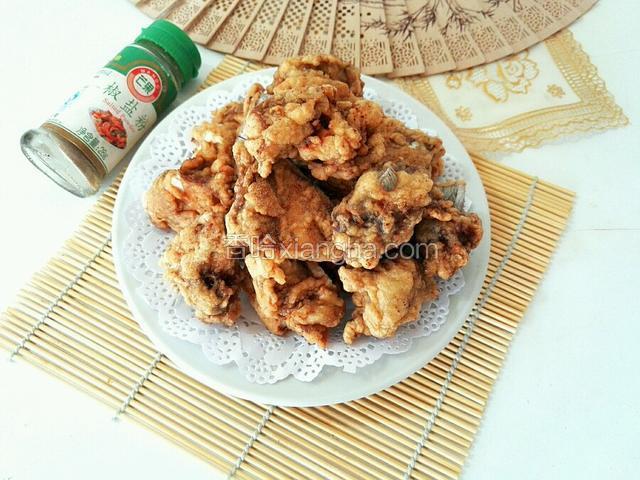 椒盐排骨置盘
