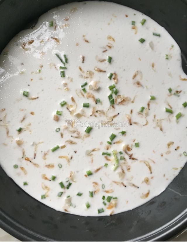 倒入一层粉浆