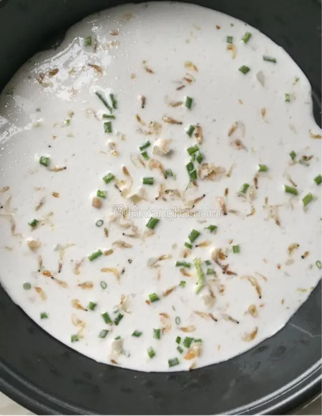 倒入一层粉浆