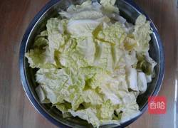 猪肉白菜炖粉条的做法图解1