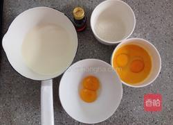 焦糖鸡蛋牛奶布丁的做法图解1