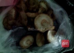 烤肉味香菇小炒肉的做法图解1