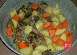 土豆焖排骨的做法图解10