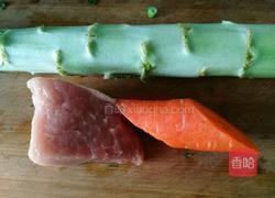 莴笋炒肉片的做法图解1