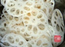 醋溜藕片的做法图解1