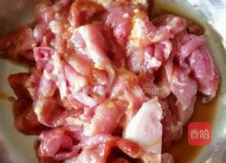 瘦肉炒丝瓜的做法图解1