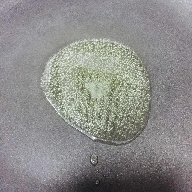 锅中再放少许油