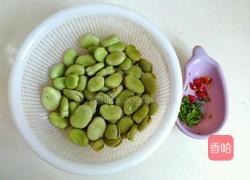 葱香蚕豆的做法图解1
