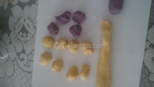 把面团做成小面剂