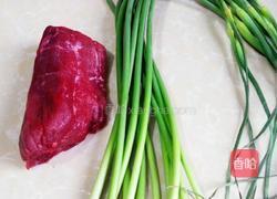 蒜苔炒牛肉的做法图解1
