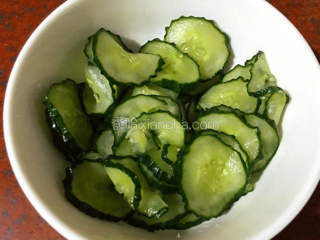 冲洗好用手抓干水分