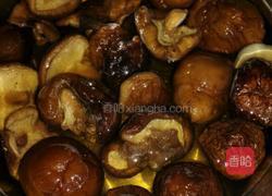 青菜炒香菇的做法图解1