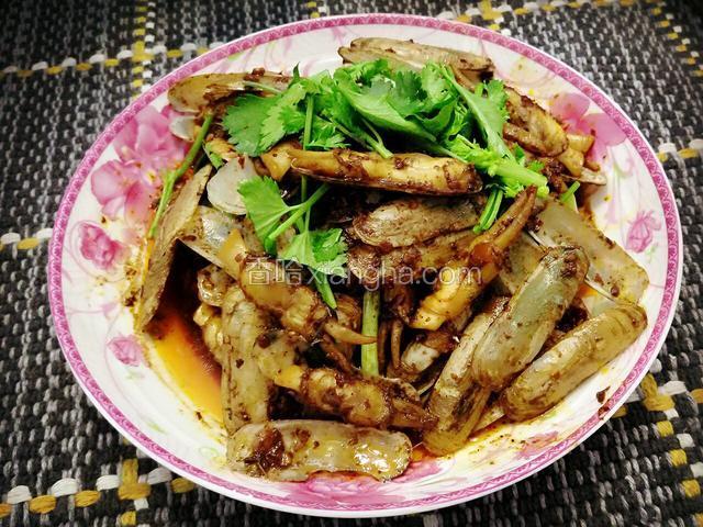 出锅撒上香菜!这道菜对于喜欢吃辣的的朋友是非常美味的哦！