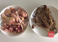 茶树菇炖鸡的做法图解1